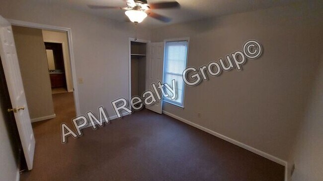 Building Photo - 3-bedroom home off Alpine Road.