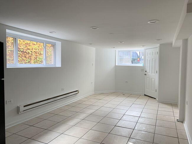 Building Photo - 1841 N Mozart St