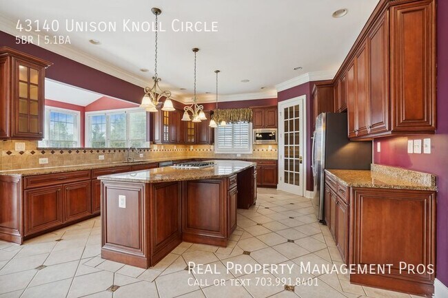 Building Photo - Rarely Available 5 Bedroom 5.5 Bath Estate...