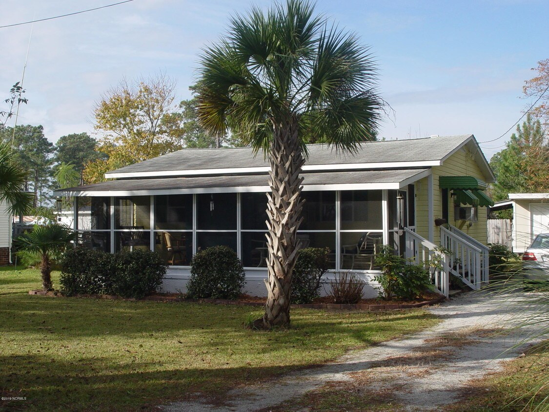 Primary Photo - 204 Easy St