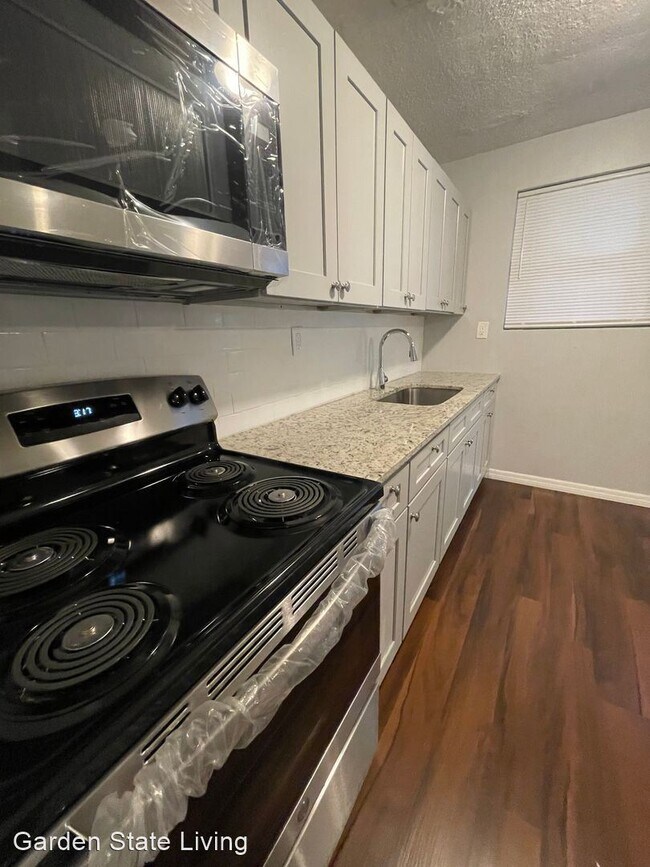 Building Photo - 3 br, 2 bath House - 1174 Mohawk street