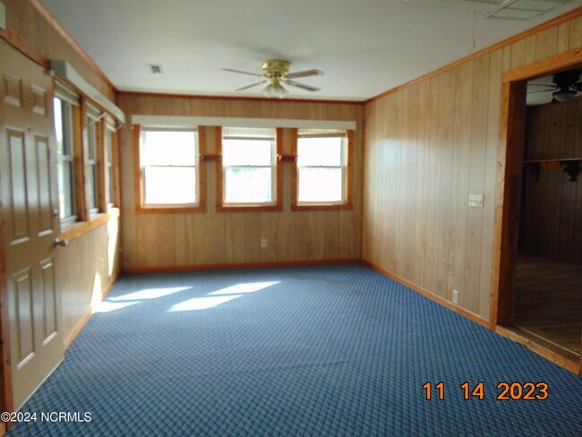 Foto del edificio - 2133 Fowler St