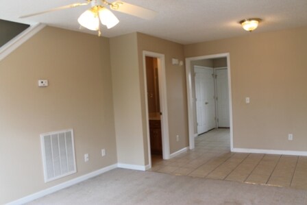 Foto del edificio - 427 Shope Ridge Rd