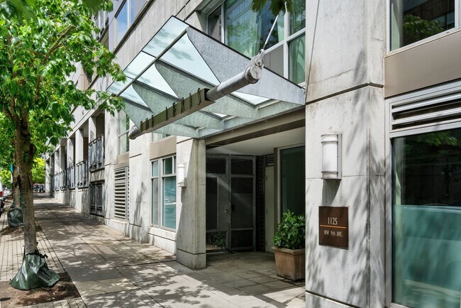 Building Photo - 2 Bed, 2 Bath Bright & Modern Condo in the Pearl District - Now Available!