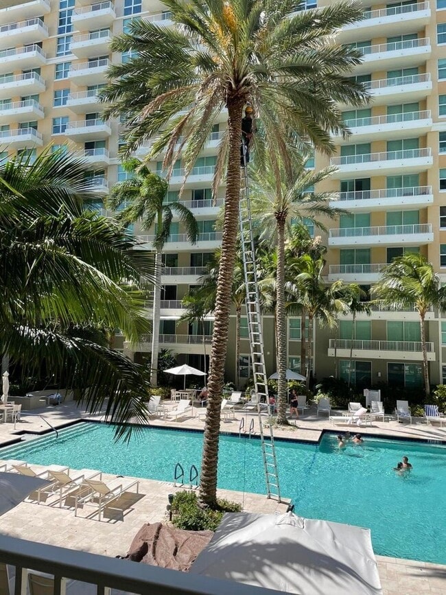 Foto del edificio - 100 NE 6th St