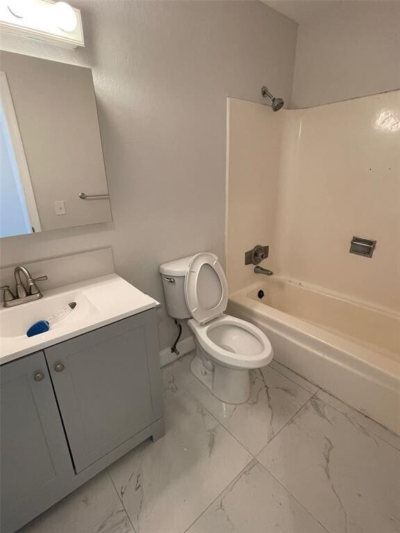 Building Photo - 511 W Kalmia Dr