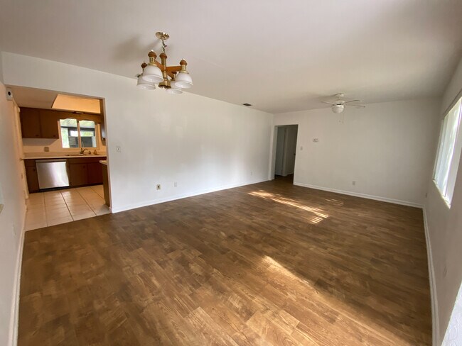 Foto del edificio - 151 S Triplet Lake Dr