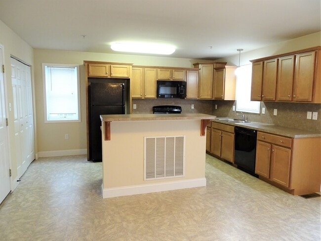 Building Photo - 1296 Overlook Rd