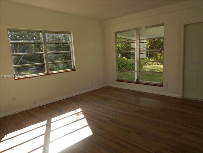 Foto del edificio - 7800 SW 69th Ave