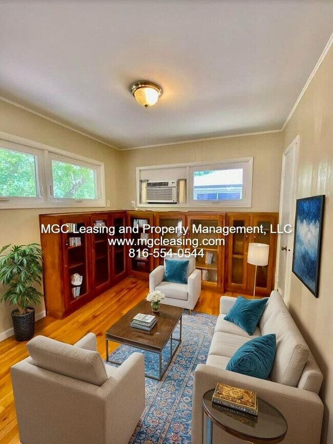 Foto del edificio - Charming Ranch Style Home Minutes From Downtown Lee's Summit