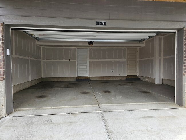 Building Photo - 11576 Fulham St