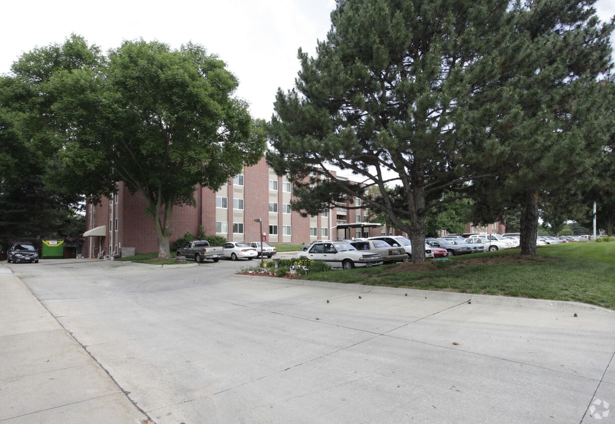 Building Photo - 841 S 47th St
