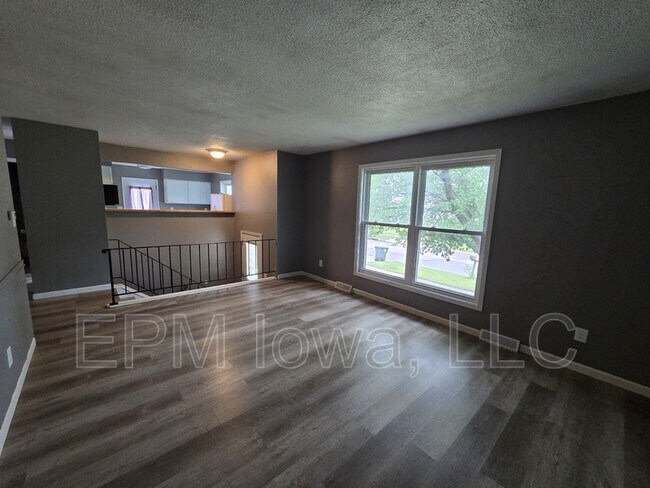 Foto del edificio - 1242 Edgewood Dr