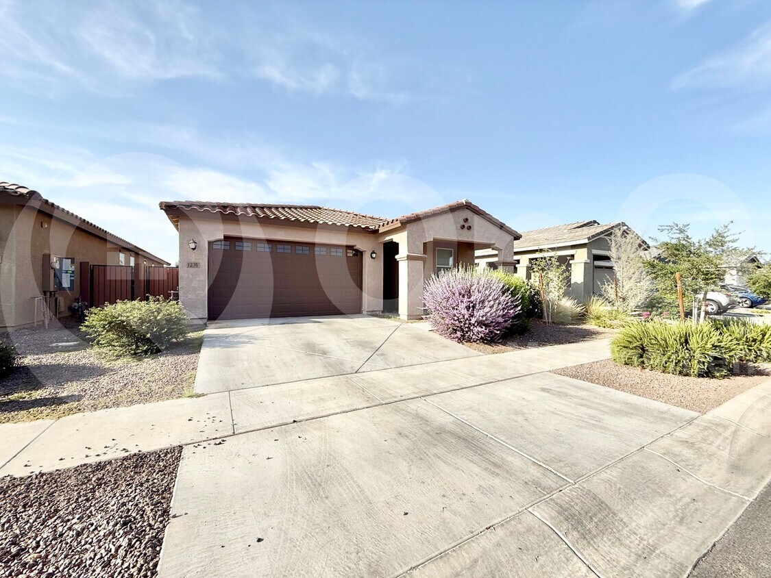 Foto principal - 1236 E Irwin Ave