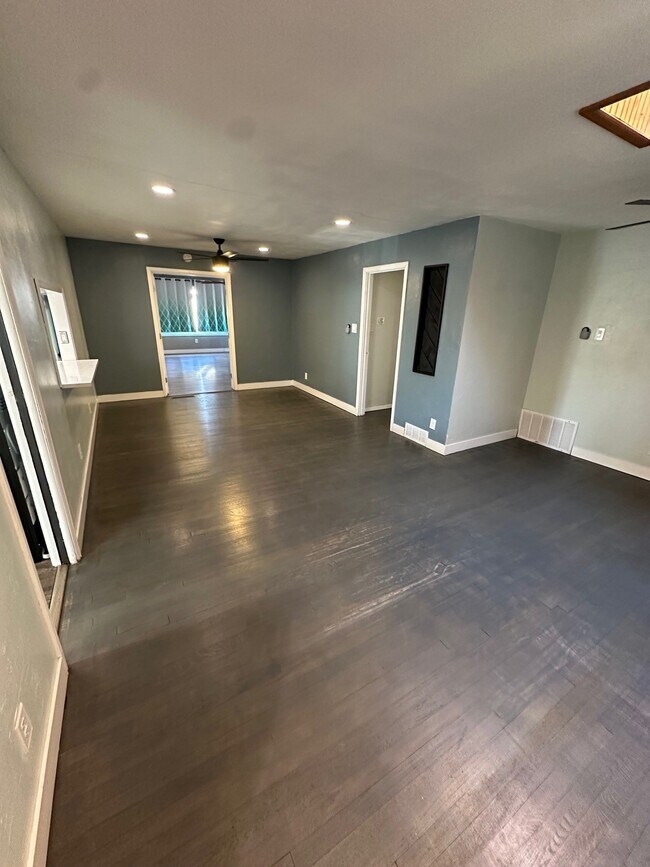 Foto del edificio - 1325 S Utica St