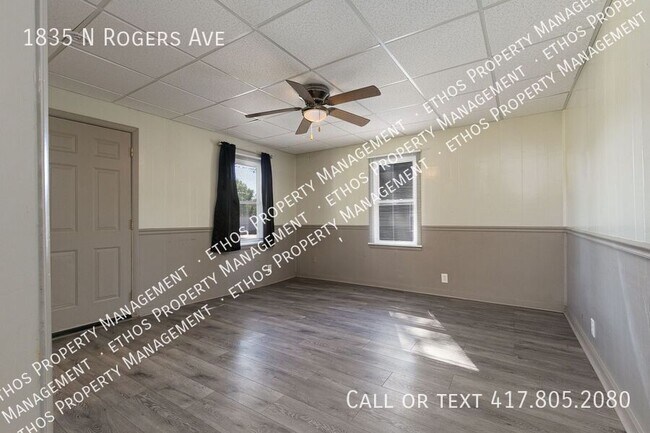 Foto del edificio - 1835 N Rogers Ave