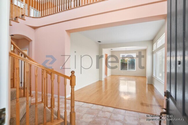 Foto del edificio - 25629 Crestfield Dr
