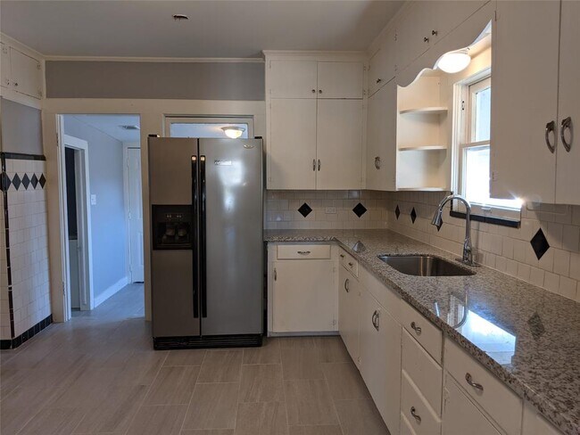 Foto del edificio - 6732 Avenue R