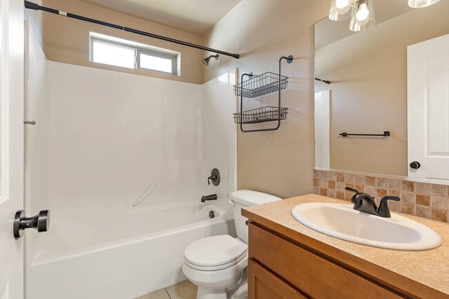 Foto del edificio - 1819 N Center Ln