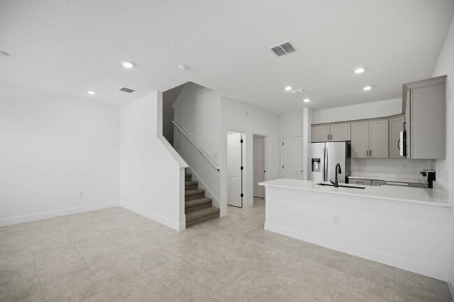 Building Photo - 5620 SW 72nd Ct