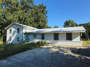 Building Photo - 1016 Waterside Dr SE