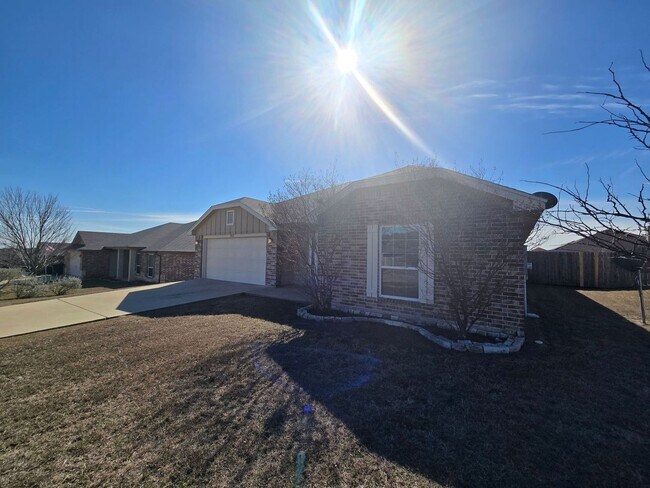 Foto del edificio - RENT SPECIAL - AVAILABLE NOW!