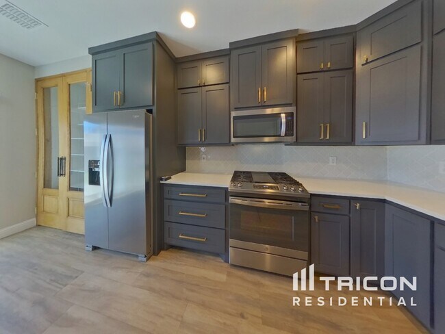 Foto del edificio - 7415 Cresswell Dr