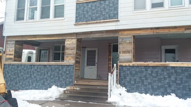 Foto del edificio - 108 SOUTH MAIN ST