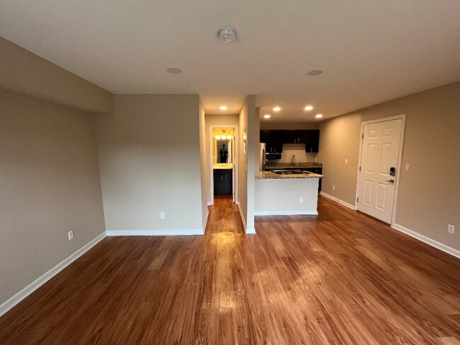 Building Photo - 3400 Table Mesa Dr