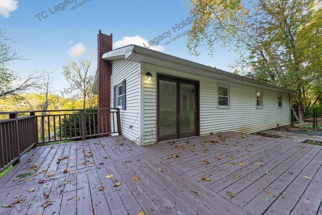 Building Photo - 320 Diamond Ave