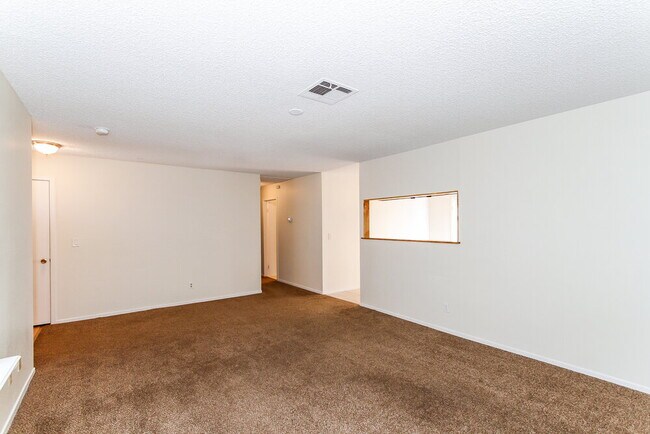 Building Photo - 350 Papaya Pl