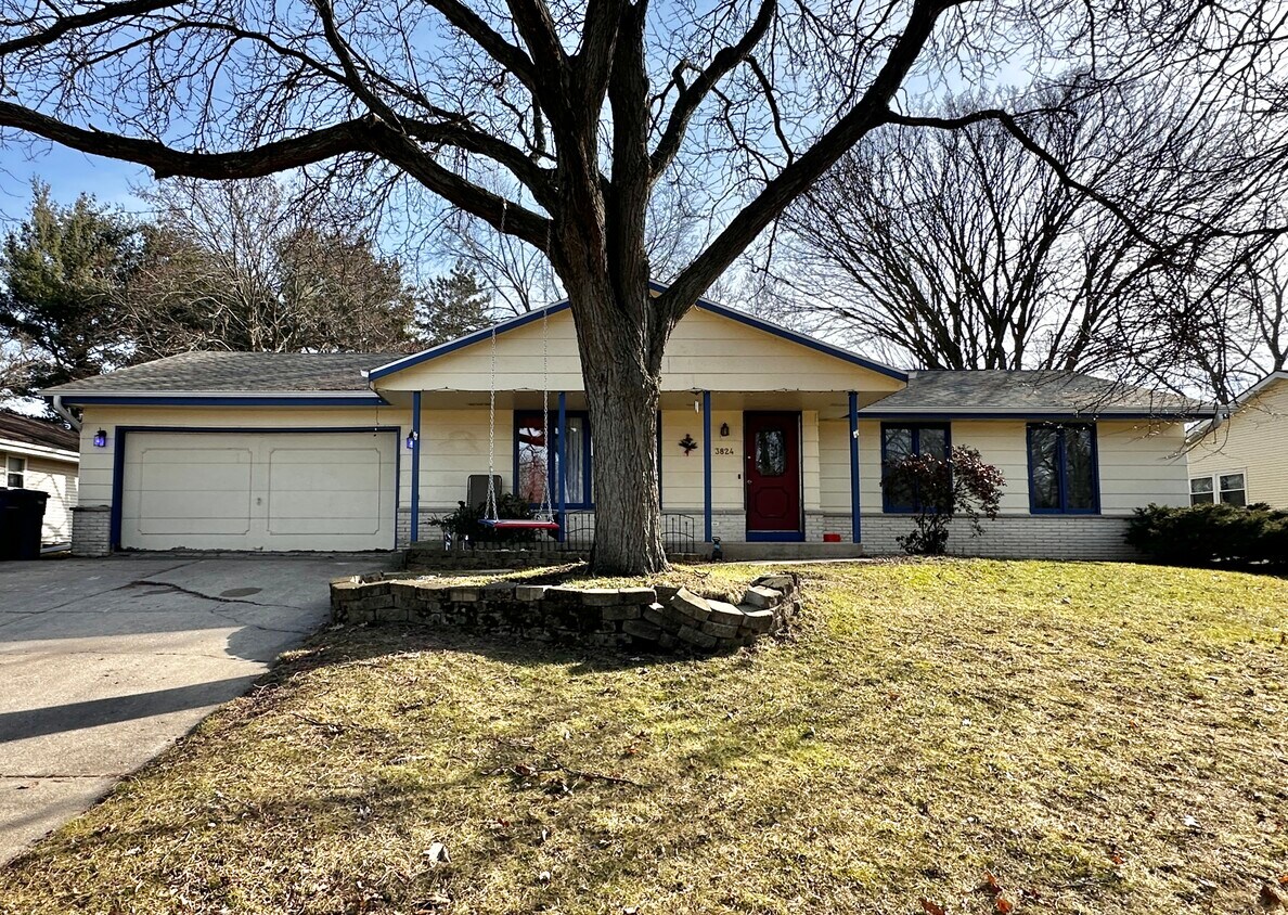 Primary Photo - 3824 Skyview Dr