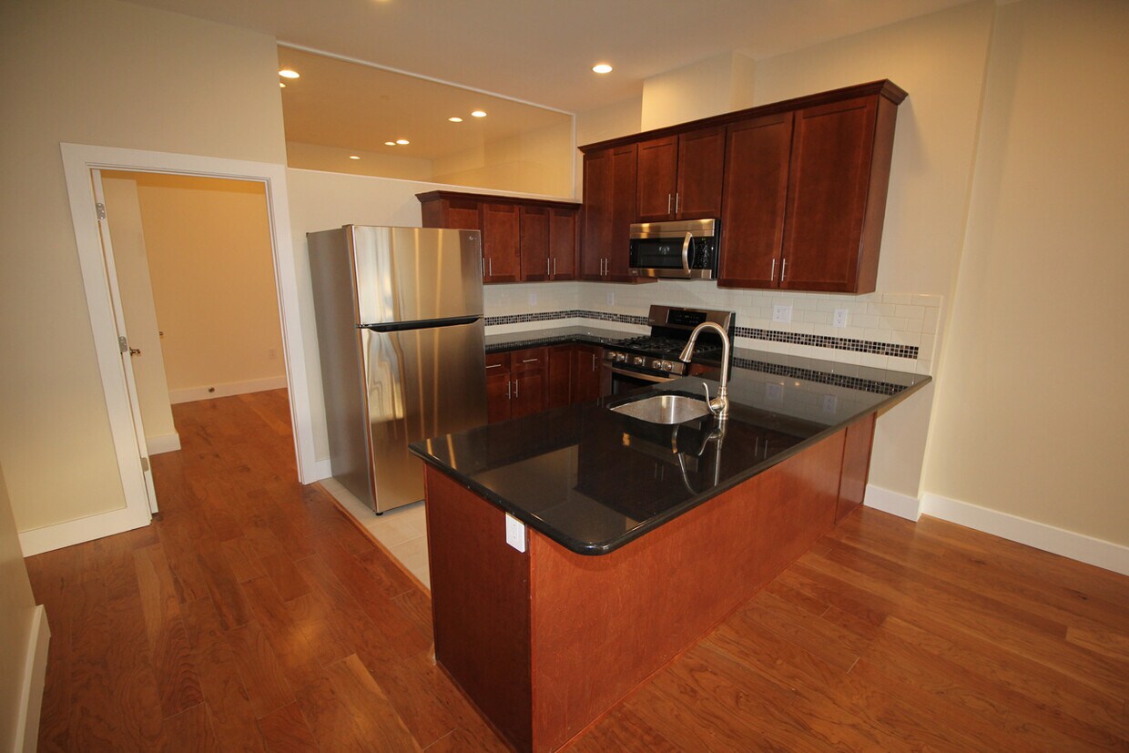 Kitchen with SS appliances - 601 N 2nd St