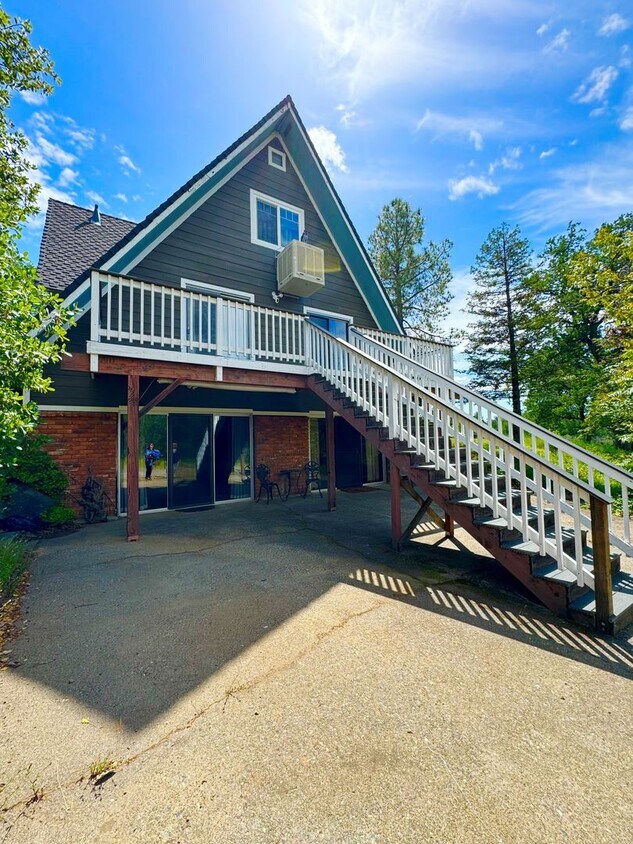 8566 Placer Rd, Redding, CA 96001 House Rental in Redding, CA