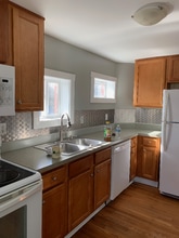 Building Photo - 1002 Main St