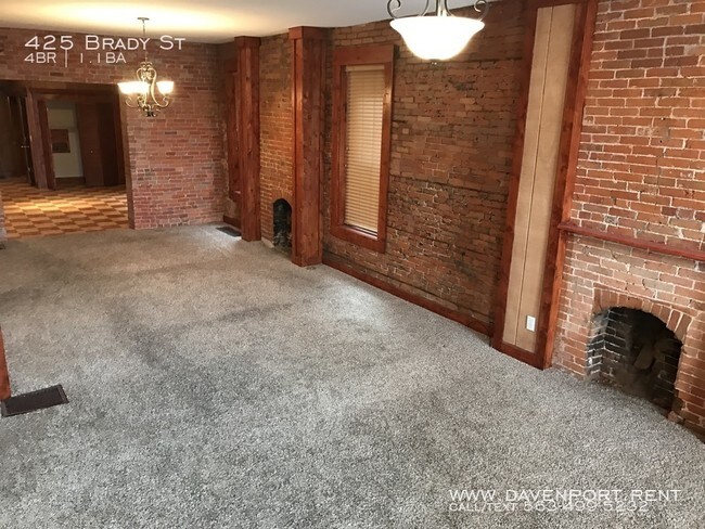 Building Photo - 425 Brady St