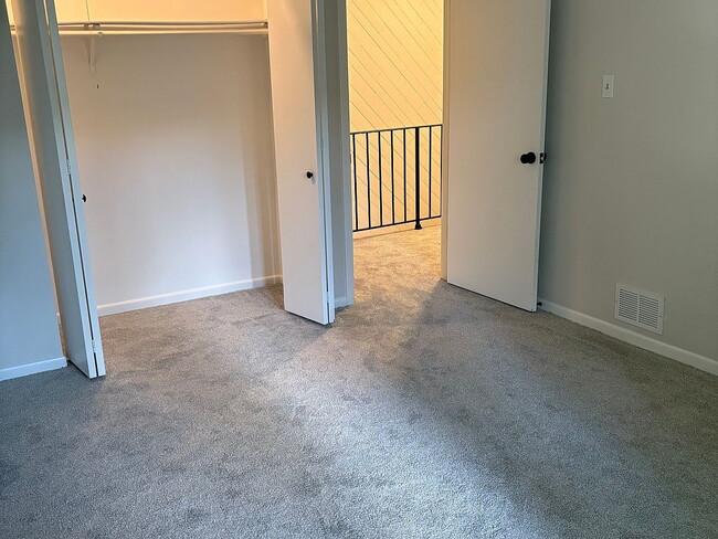Building Photo - 410 Sunnybrook Ln