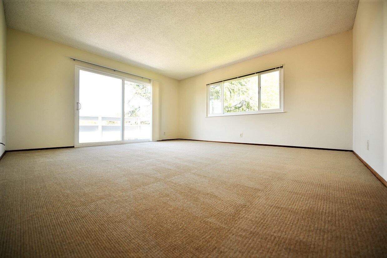 Foto principal - 6425 Central Ave