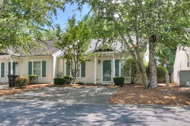 Building Photo - 2 Bedroom 2 Bath Townhouse