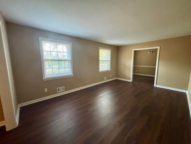 Building Photo - 1113 Glen Ct