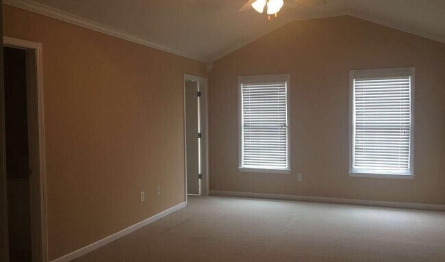 Foto del edificio - 1664 Oakbrook Lake Dr NW