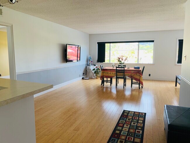 Building Photo - 1142 Campbell St