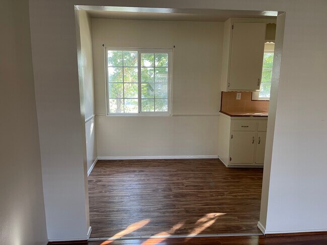 Den Area - 10040 Pomering Rd