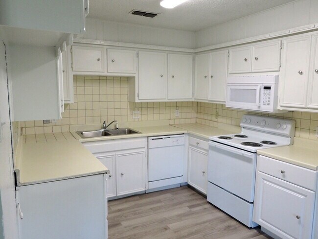 Foto del edificio - Unwind in spacious 3-bedroom, 2-bathroom home!