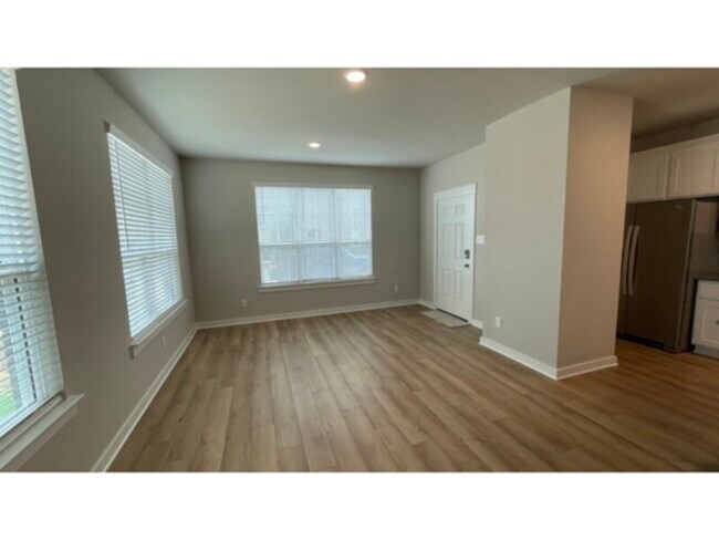 Building Photo - Beautiful Brand New Townhome off Randol Mi...
