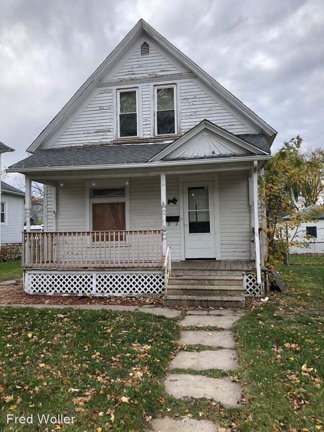 5 br, 2 bath House 620 40th St House Rental in Rock Island, IL