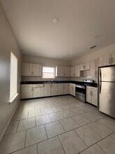 Building Photo - 2002 Garden Ridge Dr
