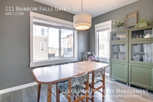 Photo du bâtiment - Beautiful 4-Bedroom, 2.5-Bathroom Townhous...