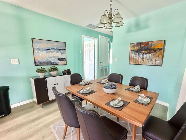 Building Photo - Space to live, room to play – 3Beds 2Baths...