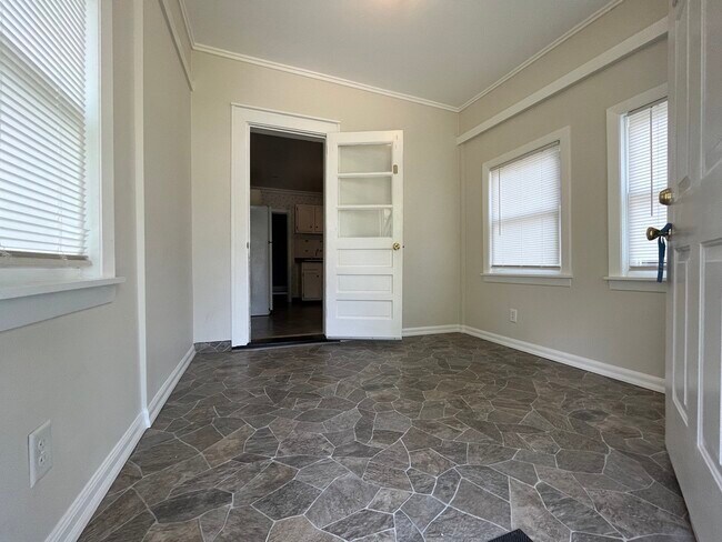 Building Photo - 513 North Jay Street, Unit 1